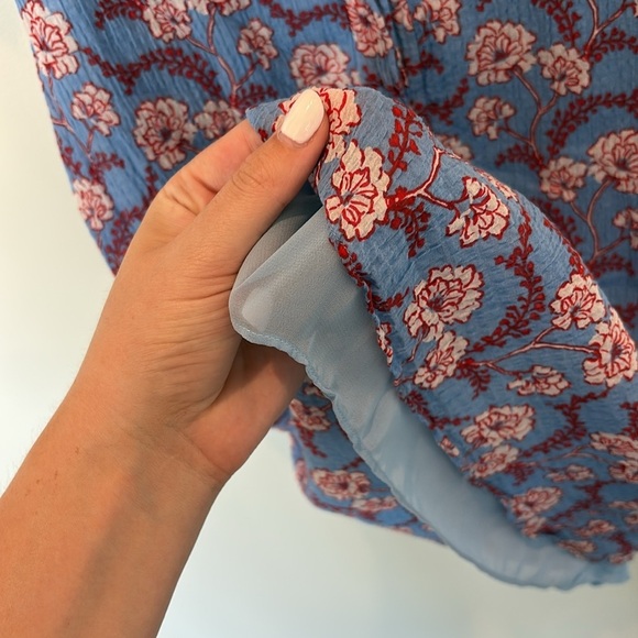 A.L.C Foley Top in Blue & Red Multi Silk Flutter Sleeve Floral Size 10 - Picture 6 of 11